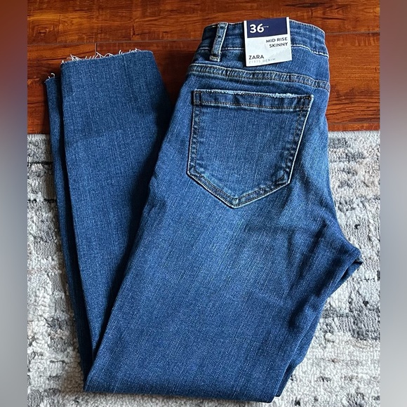 ZARA Z1975 MID RISE RIPPED SKINNY JEAN NEW SIZE 4 - Picture 3 of 5